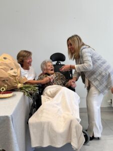 Alcaldesa con los residentes