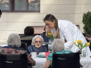 Ana trabajando en la Unidad de Convivencia Alhambra