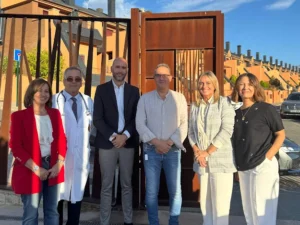 alcaldesa de Granada y miembros del ayuntamiento visitando la residencia