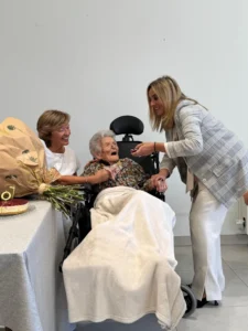 alcaldesa con los residentes